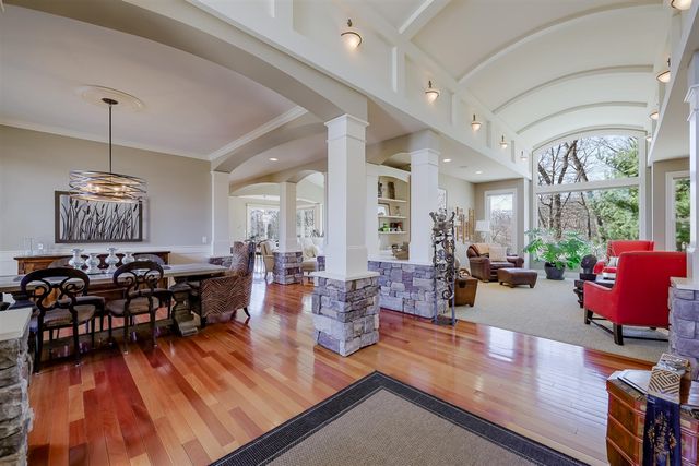 4209 N Oak Pointe, Grand Rapids, MI 49525