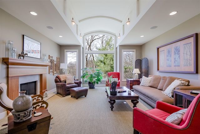 4209 N Oak Pointe, Grand Rapids, MI 49525