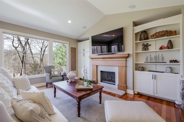 4209 N Oak Pointe, Grand Rapids, MI 49525