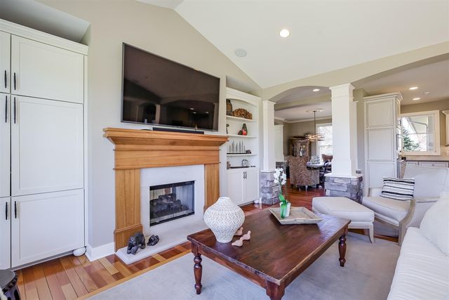 4209 N Oak Pointe, Grand Rapids, MI 49525