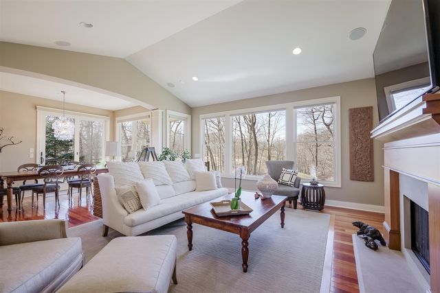 4209 N Oak Pointe, Grand Rapids, MI 49525