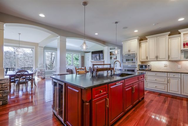 4209 N Oak Pointe, Grand Rapids, MI 49525