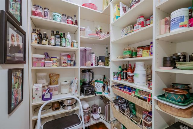 4209 N Oak Pointe, Grand Rapids, MI 49525