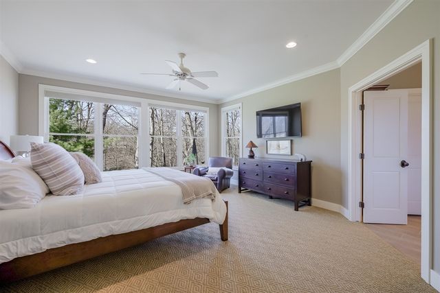 4209 N Oak Pointe, Grand Rapids, MI 49525