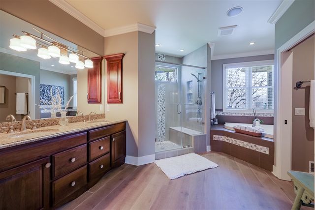 4209 N Oak Pointe, Grand Rapids, MI 49525