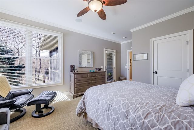 4209 N Oak Pointe, Grand Rapids, MI 49525