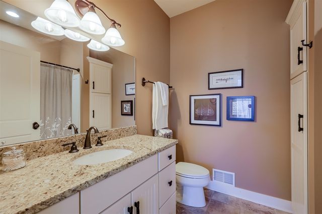 4209 N Oak Pointe, Grand Rapids, MI 49525