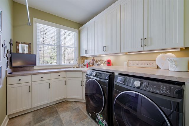 4209 N Oak Pointe, Grand Rapids, MI 49525