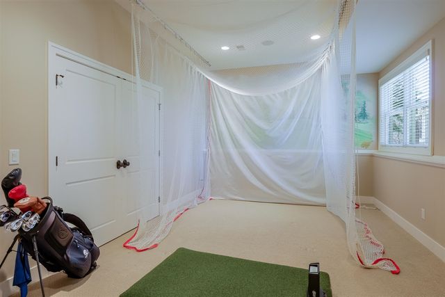 4209 N Oak Pointe, Grand Rapids, MI 49525