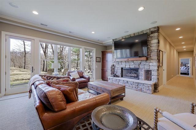 4209 N Oak Pointe, Grand Rapids, MI 49525