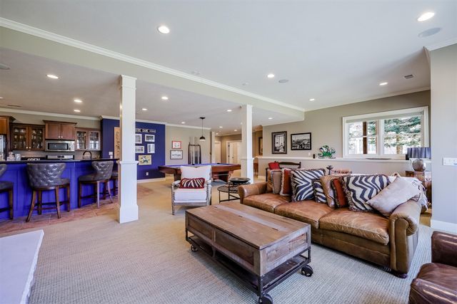 4209 N Oak Pointe, Grand Rapids, MI 49525