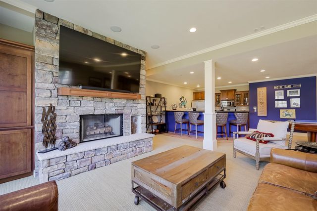 4209 N Oak Pointe, Grand Rapids, MI 49525