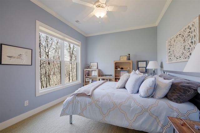 4209 N Oak Pointe, Grand Rapids, MI 49525