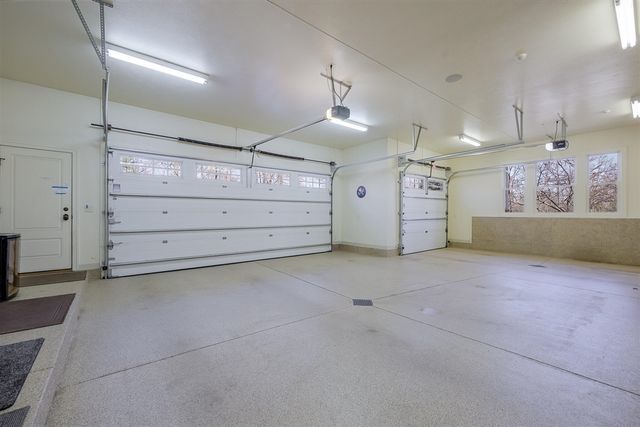 4209 N Oak Pointe, Grand Rapids, MI 49525