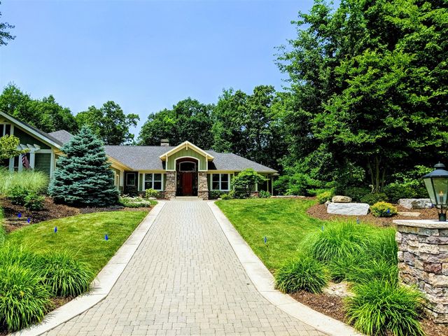 4209 N Oak Pointe, Grand Rapids, MI 49525