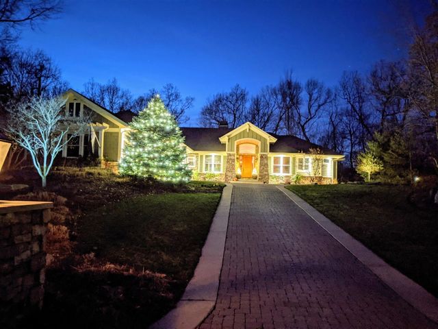 4209 N Oak Pointe, Grand Rapids, MI 49525