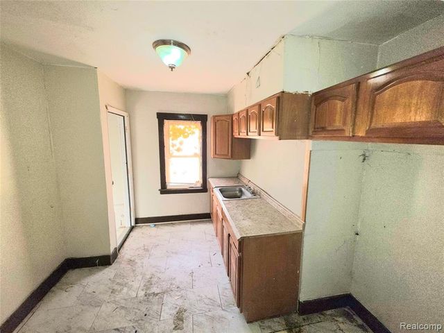 11461 Sanford Street, Detroit, MI 48205