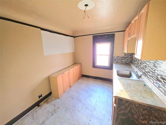 11461 Sanford Street, Detroit, MI 48205