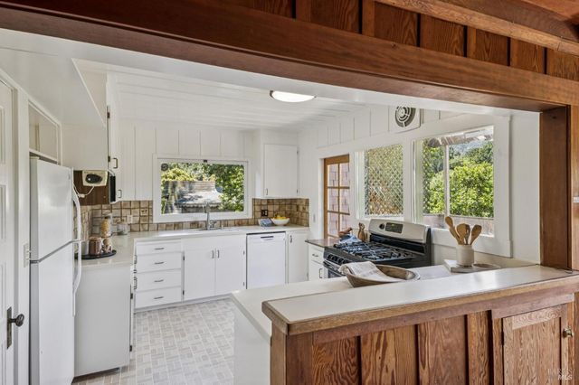 50 Dundee Way, Inverness, CA 94937