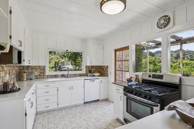 50 Dundee Way, Inverness, CA 94937