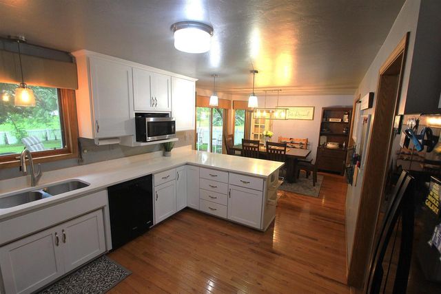 2933 SUNRAY LANE, Green Bay, WI 54313