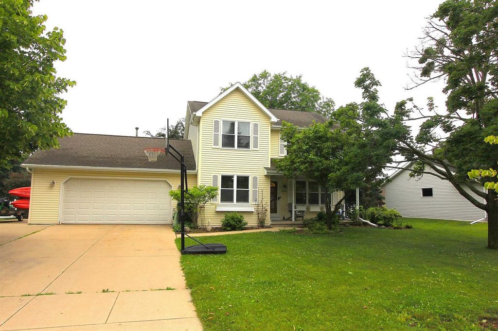 2933 SUNRAY LANE, Green Bay, WI 54313