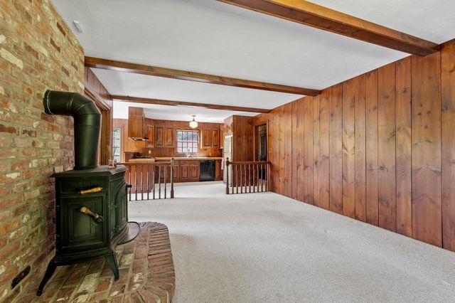261 West St, Lunenburg, MA 01462