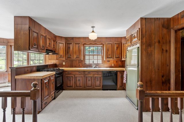 261 West St, Lunenburg, MA 01462