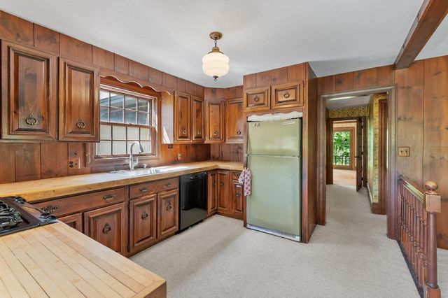 261 West St, Lunenburg, MA 01462