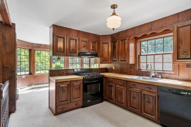 261 West St, Lunenburg, MA 01462