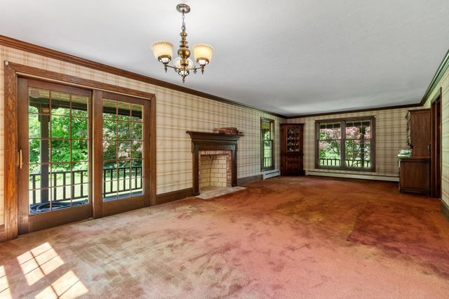 261 West St, Lunenburg, MA 01462