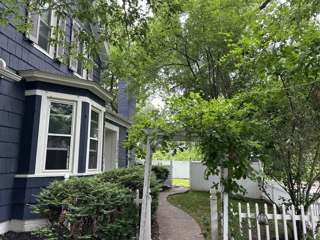 3232 PARK 16TH Street, Moline, IL 61265