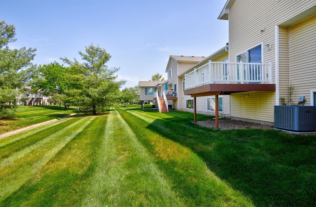 6106 Pinewood Court, Johnston, IA 50131