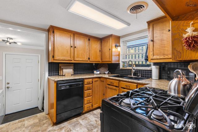 301 N WALNUT STREET, Holliday, TX 76366