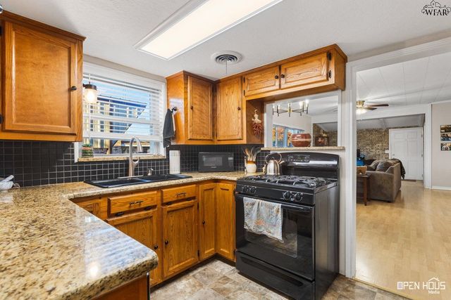 301 N WALNUT STREET, Holliday, TX 76366