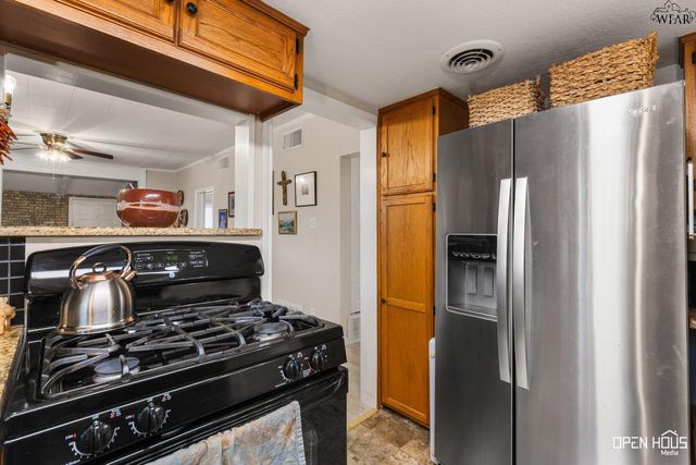 301 N WALNUT STREET, Holliday, TX 76366