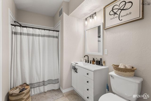 301 N WALNUT STREET, Holliday, TX 76366