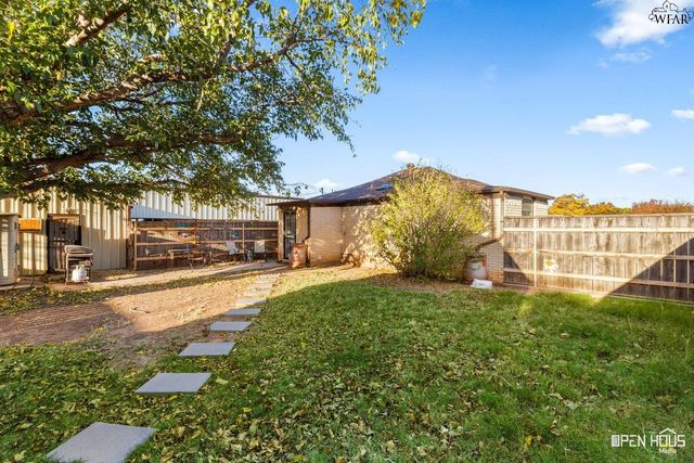 301 N WALNUT STREET, Holliday, TX 76366