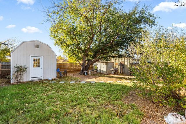 301 N WALNUT STREET, Holliday, TX 76366