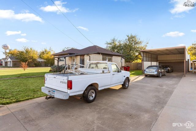 301 N WALNUT STREET, Holliday, TX 76366