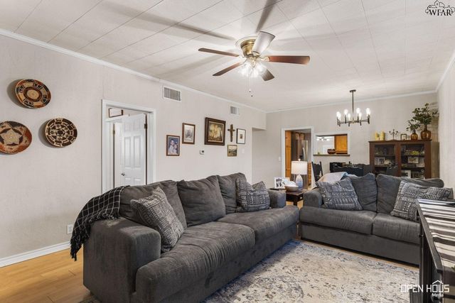 301 N WALNUT STREET, Holliday, TX 76366