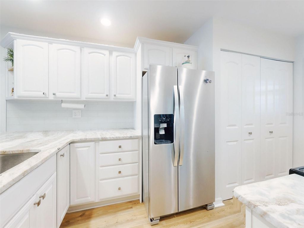 Image 5 of property listing at 454 BOUCHELLE DRIVE 202, New Smyrna Beach, FL 32169