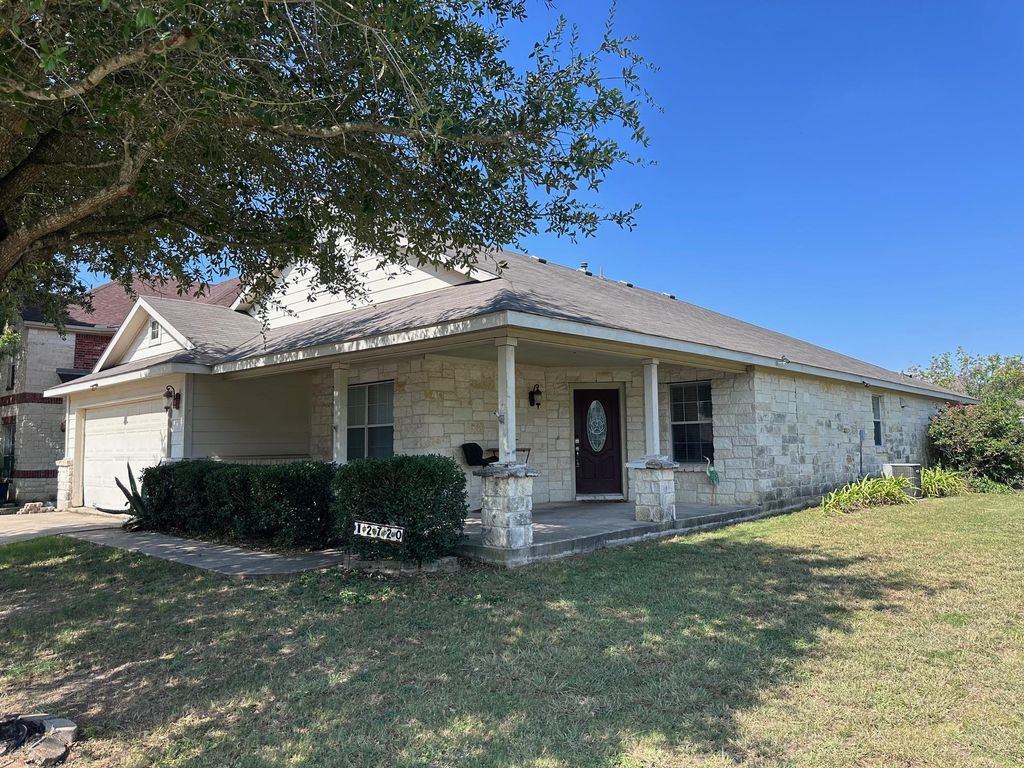 12720 Waynespur LN, Elgin, TX 78621