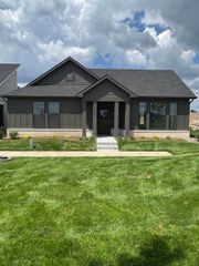 2620 W Shearwater St, Wichita, KS 67204