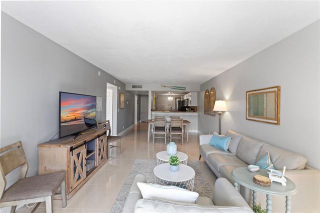16 Royal Palm Way 302, Boca Raton, FL 33432