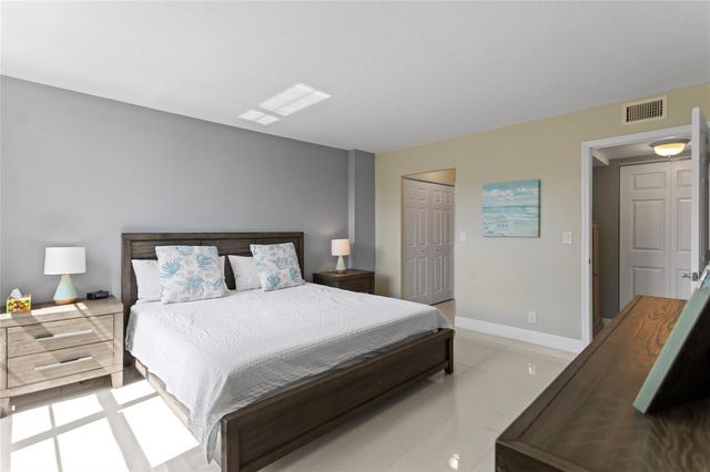 16 Royal Palm Way 302, Boca Raton, FL 33432