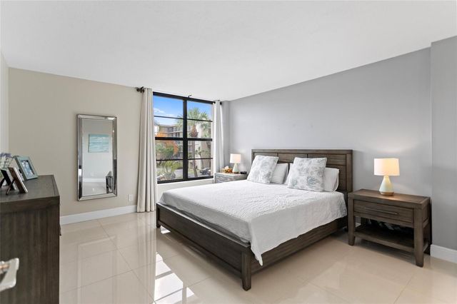 16 Royal Palm Way 302, Boca Raton, FL 33432