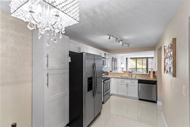 16 Royal Palm Way 302, Boca Raton, FL 33432