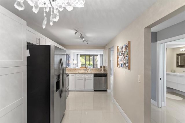 16 Royal Palm Way 302, Boca Raton, FL 33432