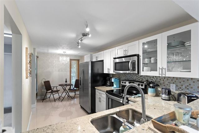 16 Royal Palm Way 302, Boca Raton, FL 33432